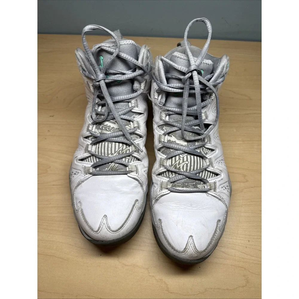 Air Jordan Melo M10 White Wolf Grey Green Glow Size 9 Sneakers 629876-105